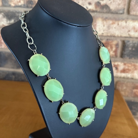 Premier Designs Green faceted cabochon gold tone statement necklace - Picture 3 of 4